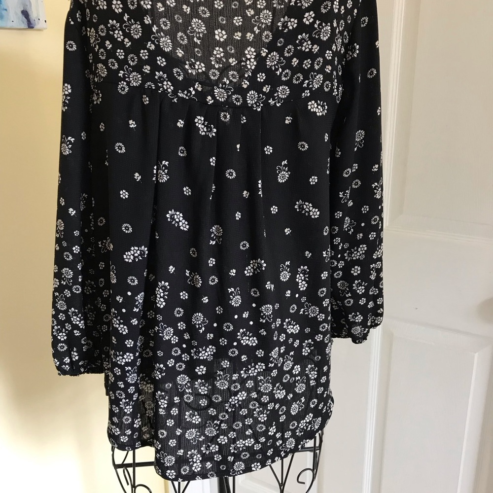 Nine Britton (Stitch Fix) Black Floral Peasant Blouse Size Medium Boho Style - Picture 10 of 10